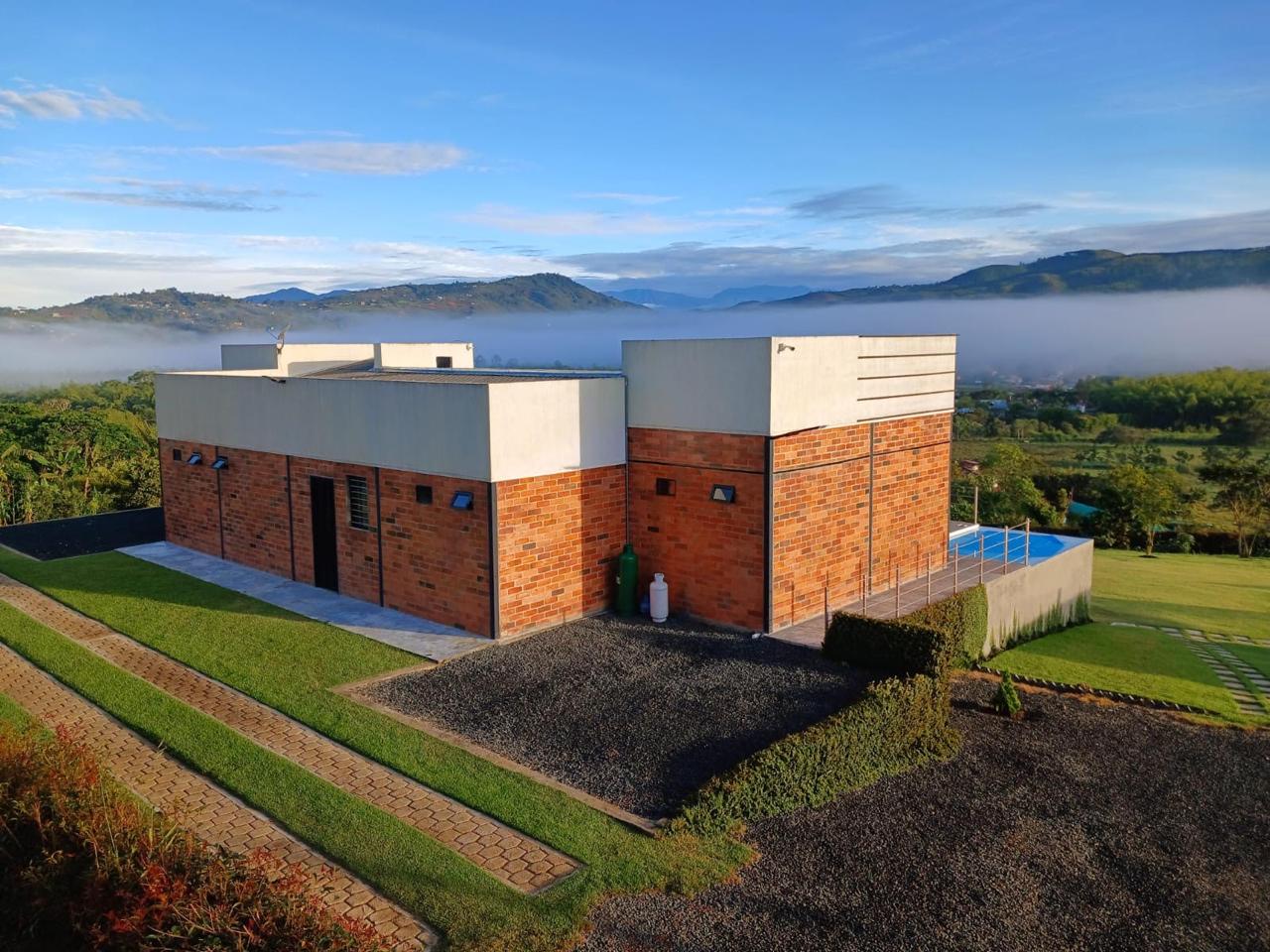 Casa amoblada , excelente para pasar en famiia en el aguacatal – pavas