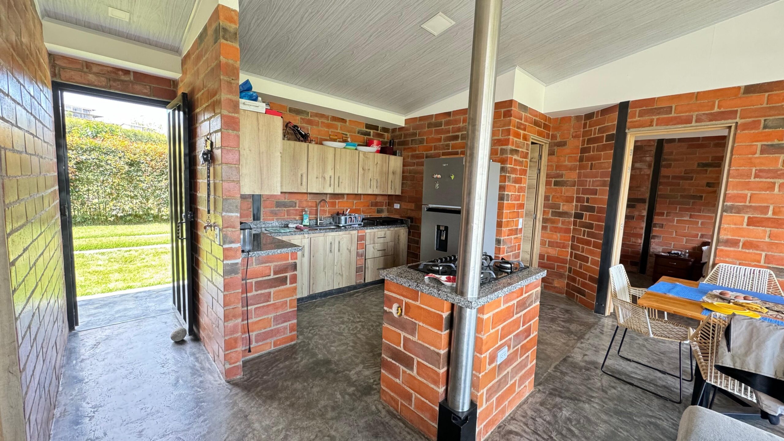 Casa amoblada , excelente para pasar en famiia en el aguacatal – pavas