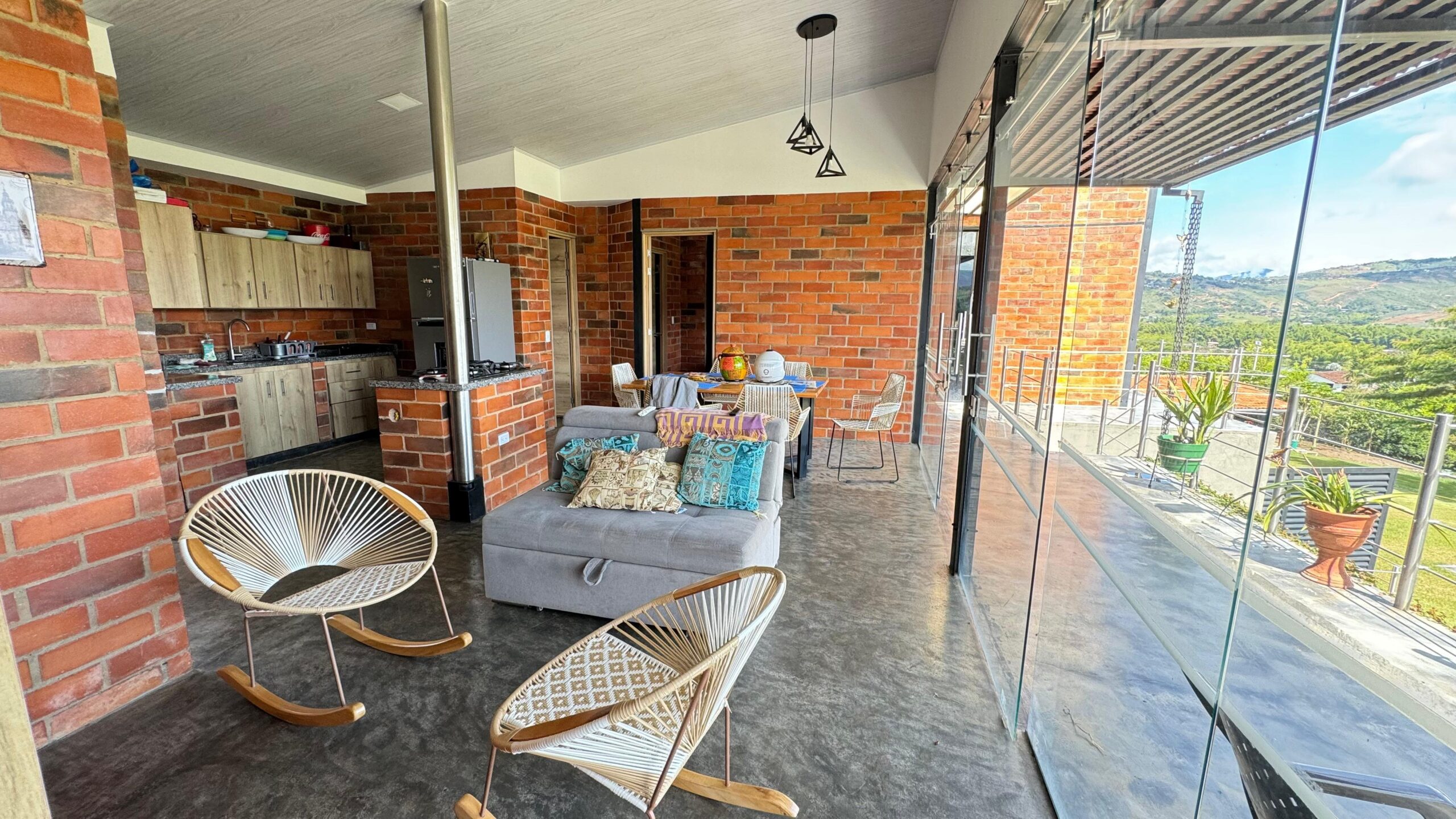 Casa amoblada , excelente para pasar en famiia en el aguacatal – pavas
