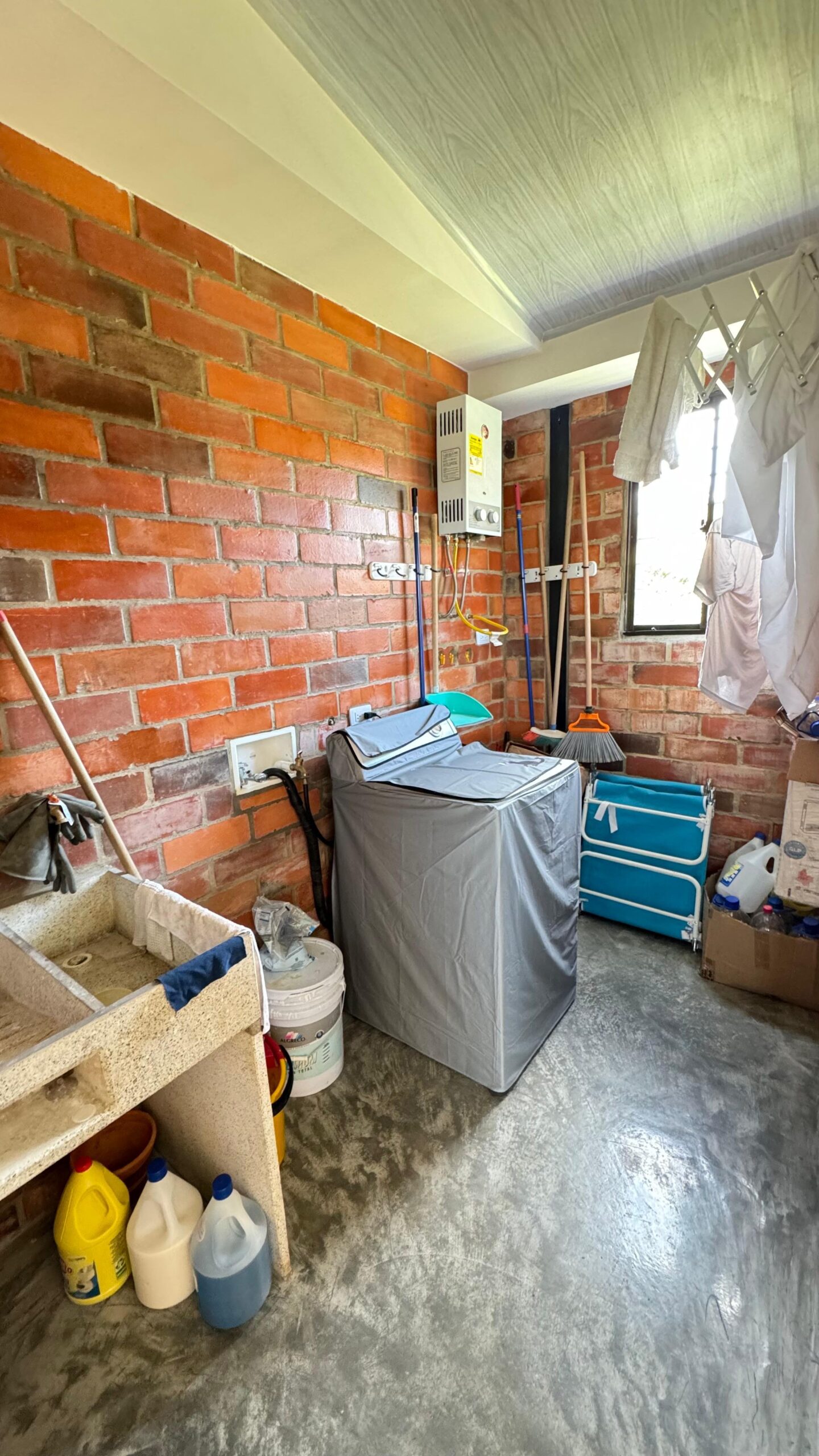 Casa amoblada , excelente para pasar en famiia en el aguacatal – pavas